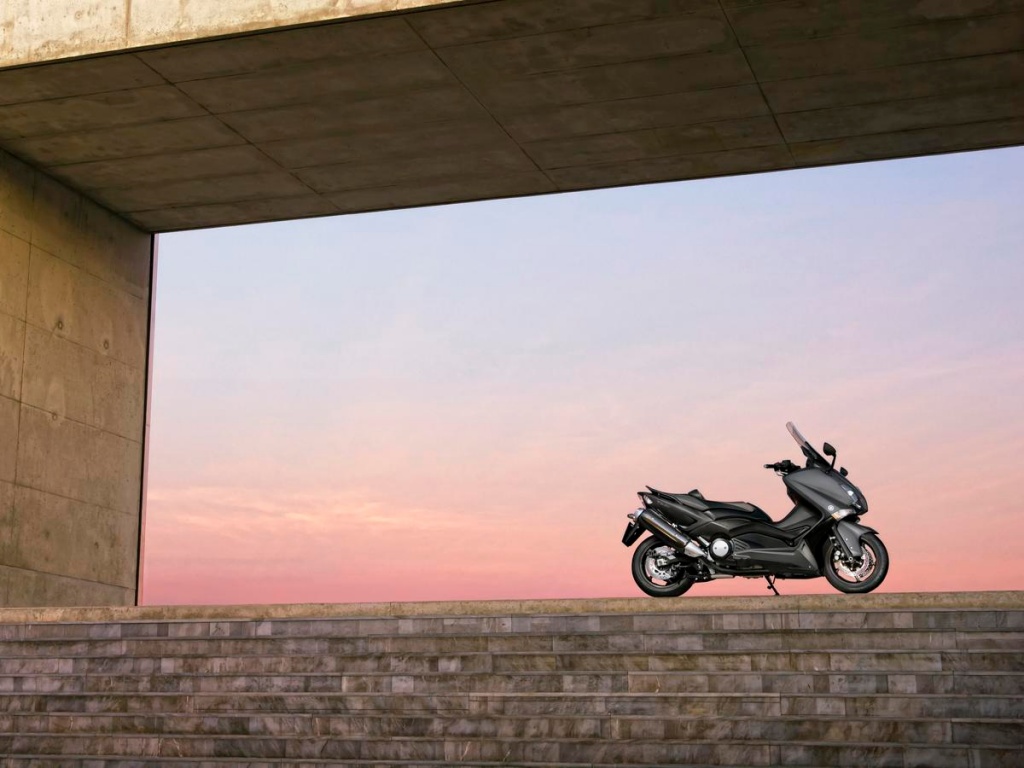 Фото скутера Yamaha TMAX ABS